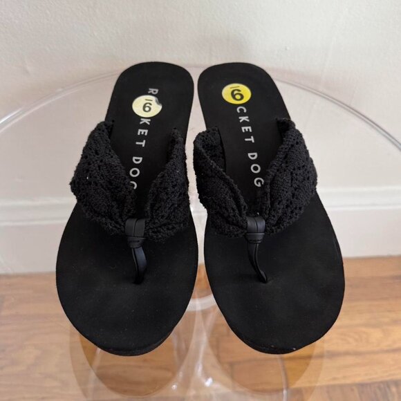 Rocket Dog Women's Black Flipflops - Picture 3 of 7